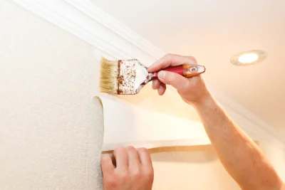 Pose de papier peint à la Puye — revêtements muraux et toiles de verre